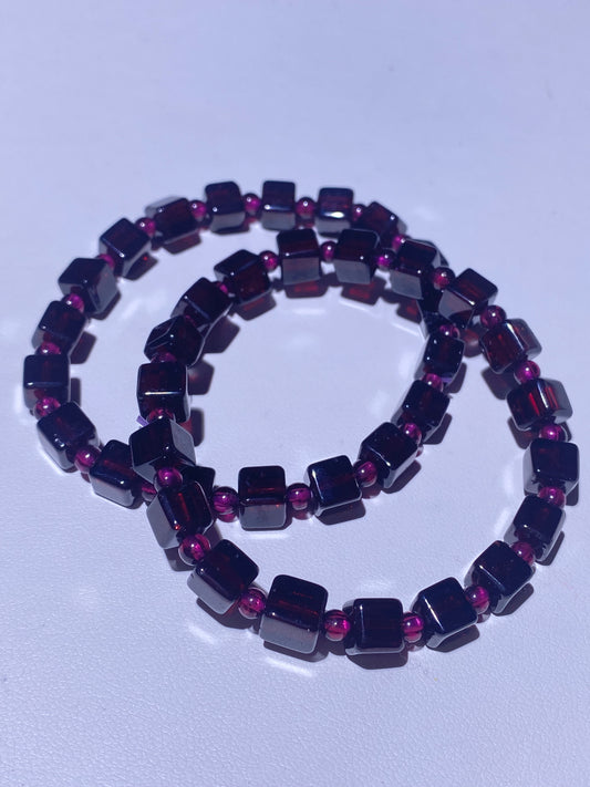 012 Purple Garnet Cube